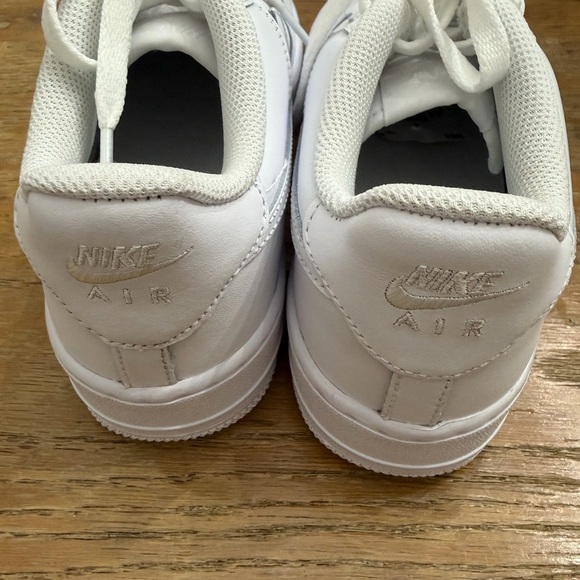Nike Kids' White Air Force 1 Low Sneakers - Picture 6 of 7